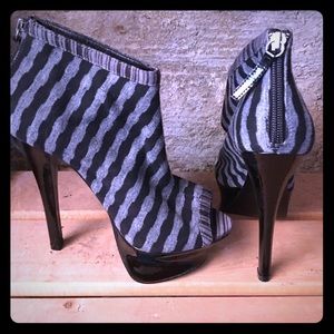 New Bebe black & gray striped platform ankle boots